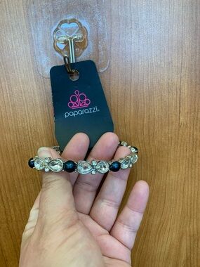 Paparazzi Stretch Bracelet with Clear Teardrop Stones and Dark Blue Pearl Beads